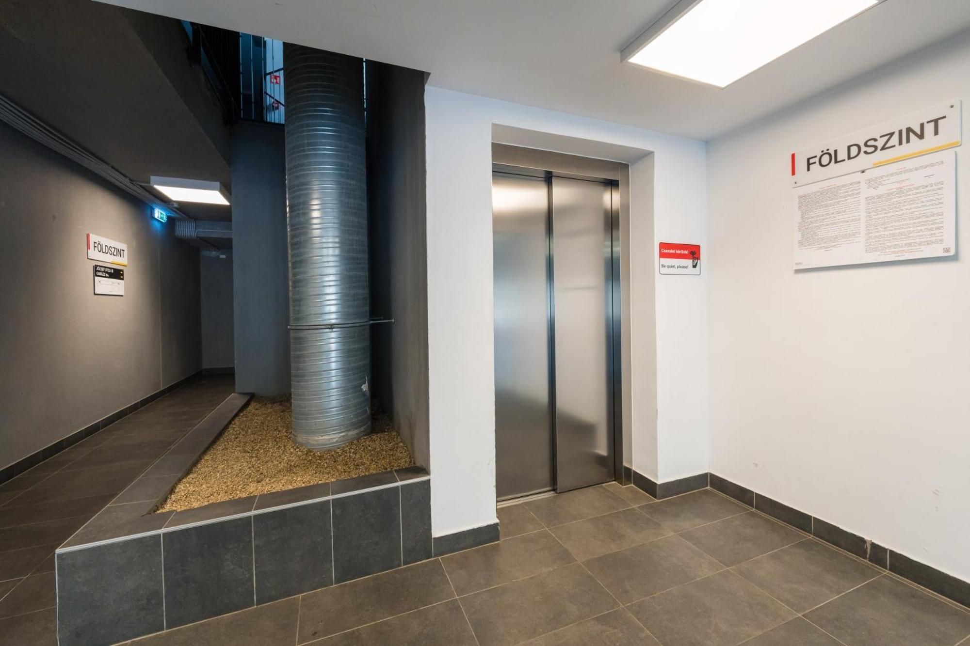 Brand New Modern Apartment-2 Rooms-Balcony-Garage Budapest Eksteriør billede