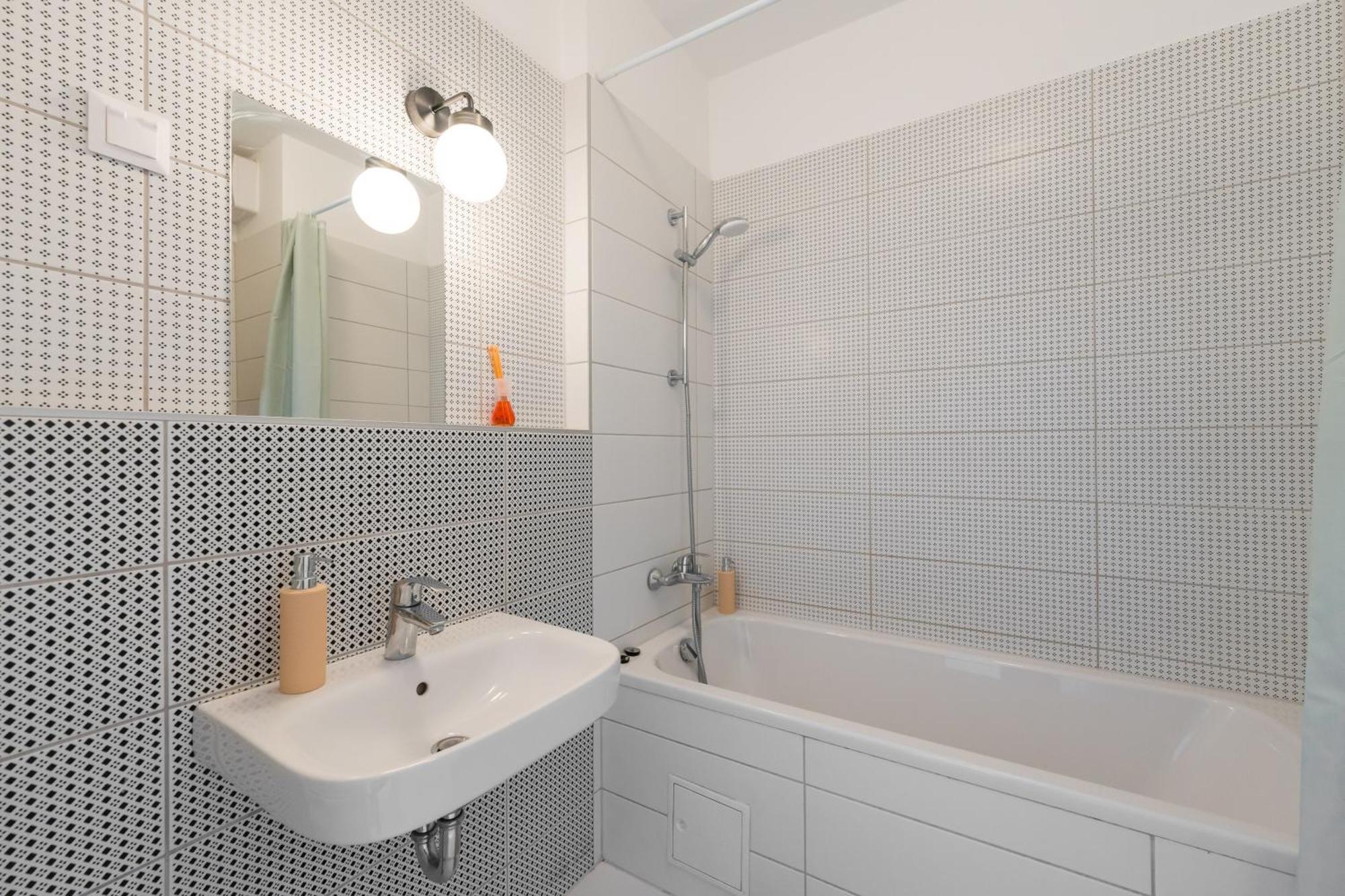 Brand New Modern Apartment-2 Rooms-Balcony-Garage Budapest Eksteriør billede
